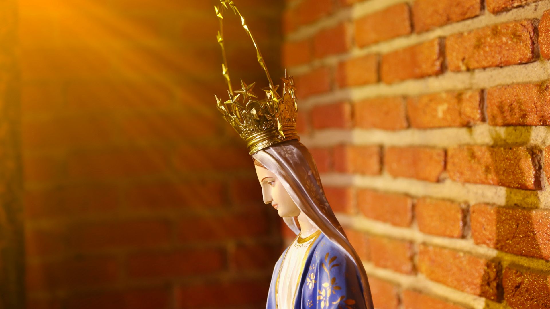Marie Reine du monde, des coeurs et du ciel